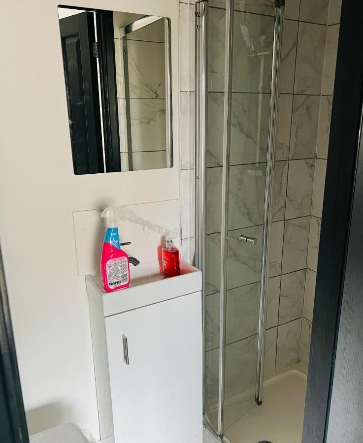 Green Lantern, Private En-Suite Double Bedroom Aveley Екстер'єр фото